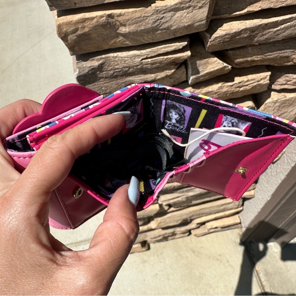 Loungefly x Barbie 30th Anniversary Totally Hair 90's Inspired Bifold Wallet - Picture 4 of 5